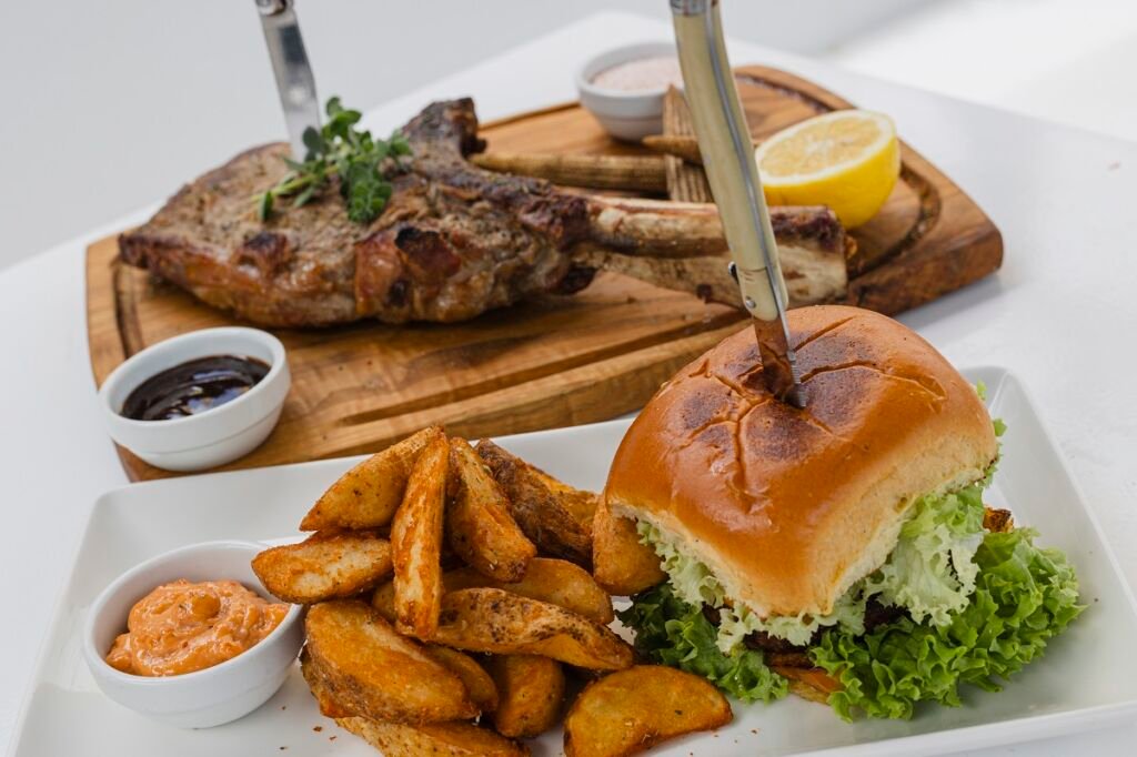 Vithos-restaurant santorini-Burger and Grill Meat